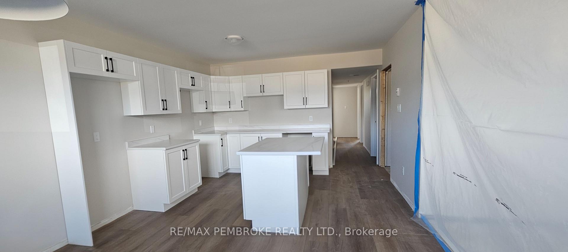 Photo 5 of 18 Jade Avenue, Petawawa, Petawawa — HOMEH