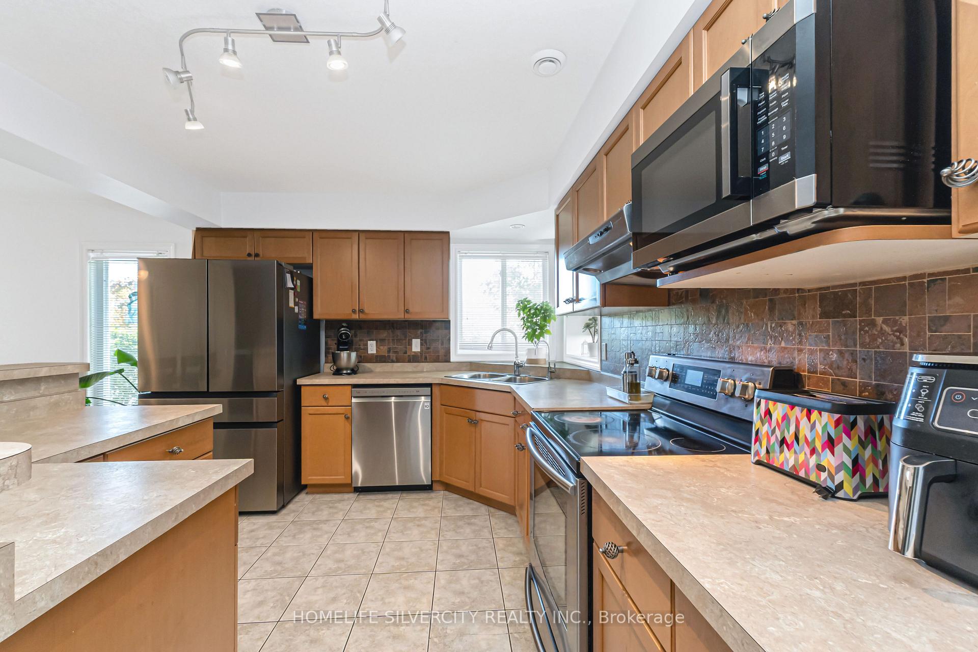 Photo 16 of Unit 27, 20 Shackleton Drive, Guelph, Grange Road — HOMEH