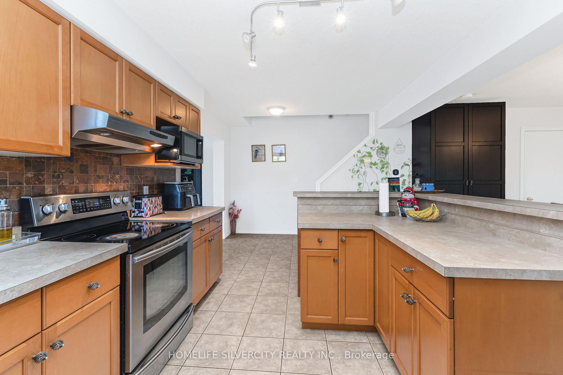 Photo 17 of Unit 27, 20 Shackleton Drive, Guelph, Grange Road — HOMEH