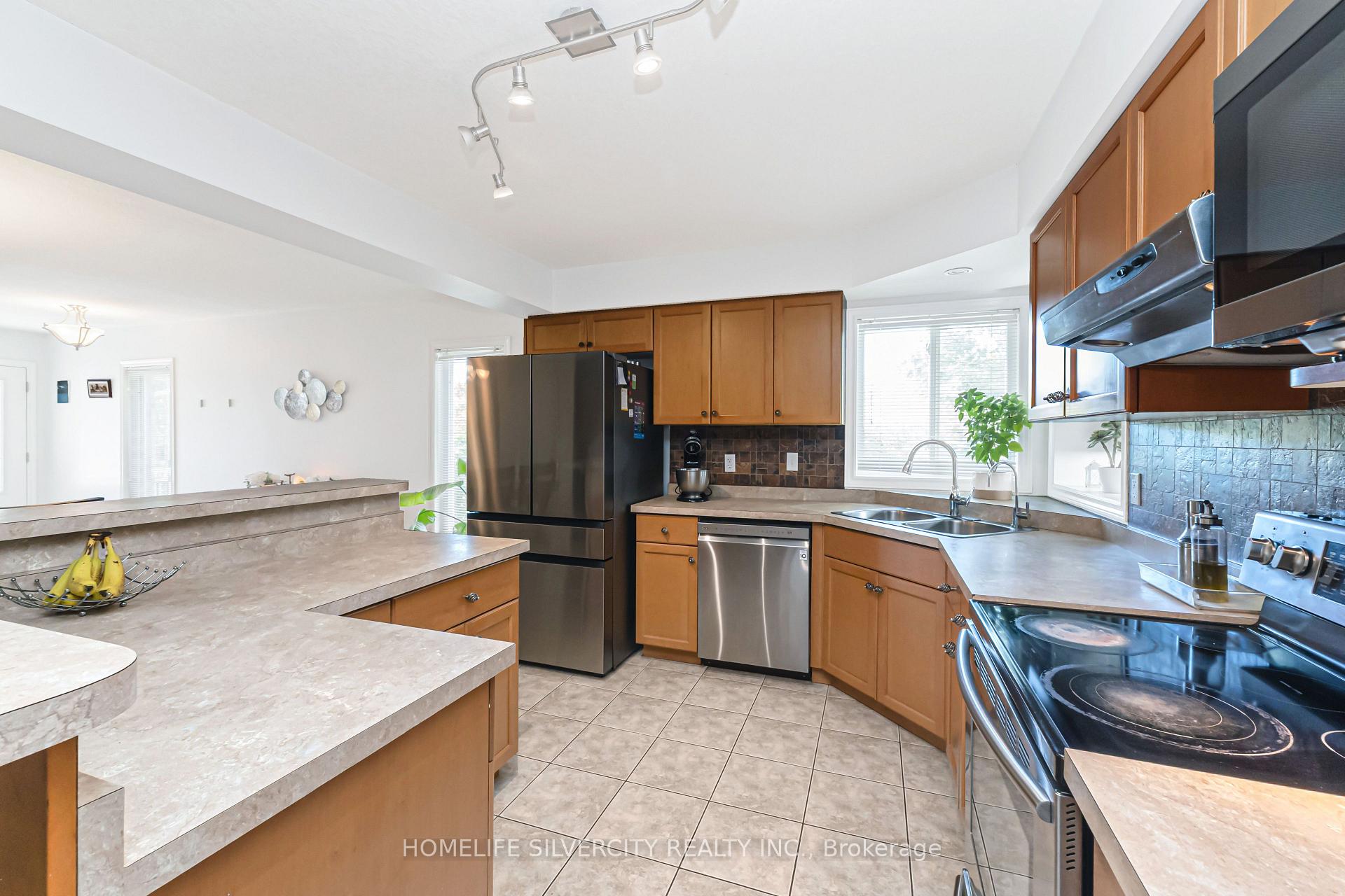 Photo 18 of Unit 27, 20 Shackleton Drive, Guelph, Grange Road — HOMEH