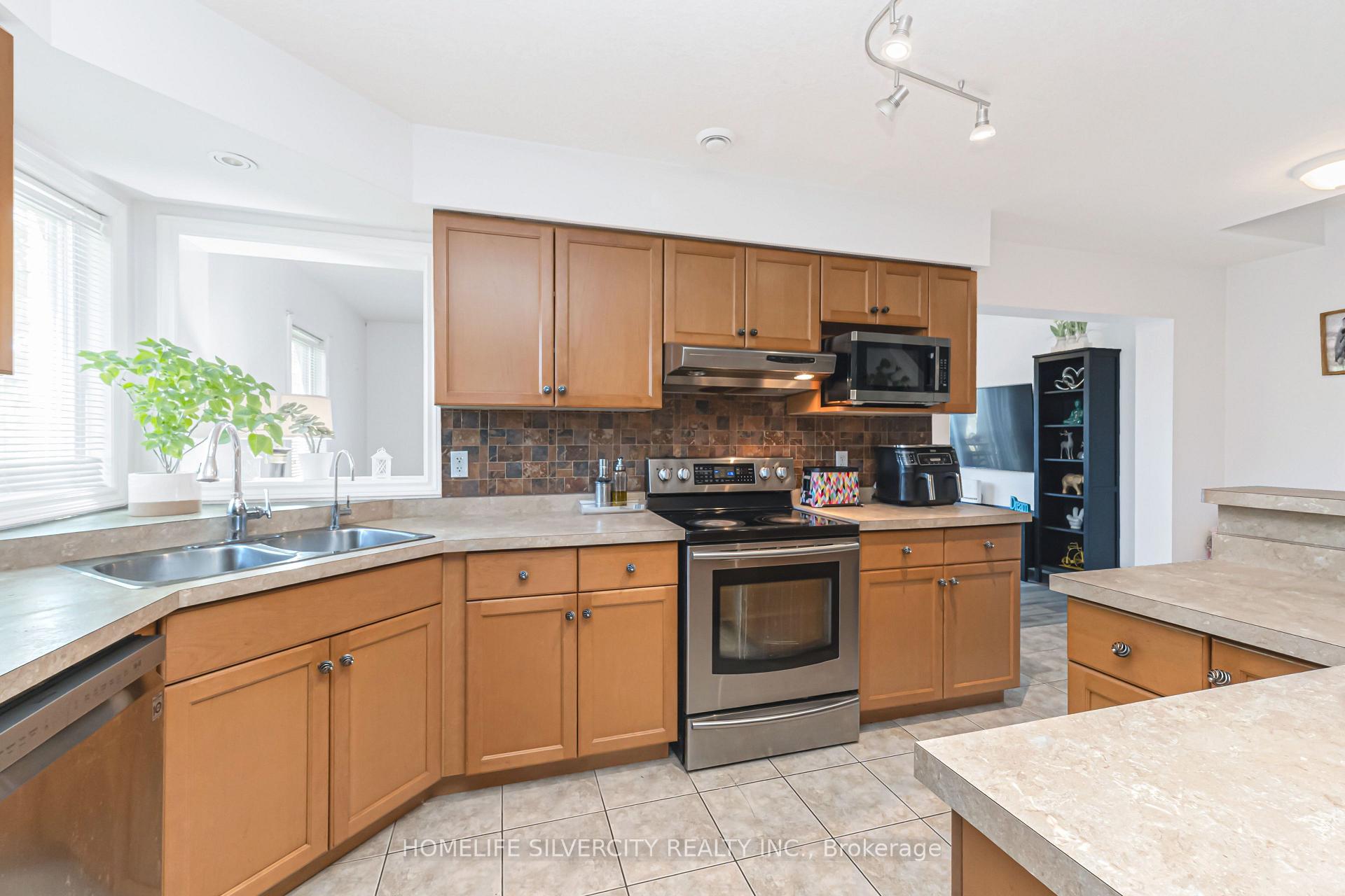 Photo 19 of Unit 27, 20 Shackleton Drive, Guelph, Grange Road — HOMEH