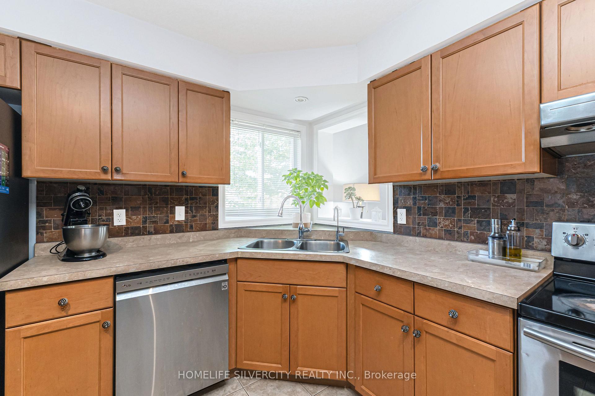 Photo 20 of Unit 27, 20 Shackleton Drive, Guelph, Grange Road — HOMEH