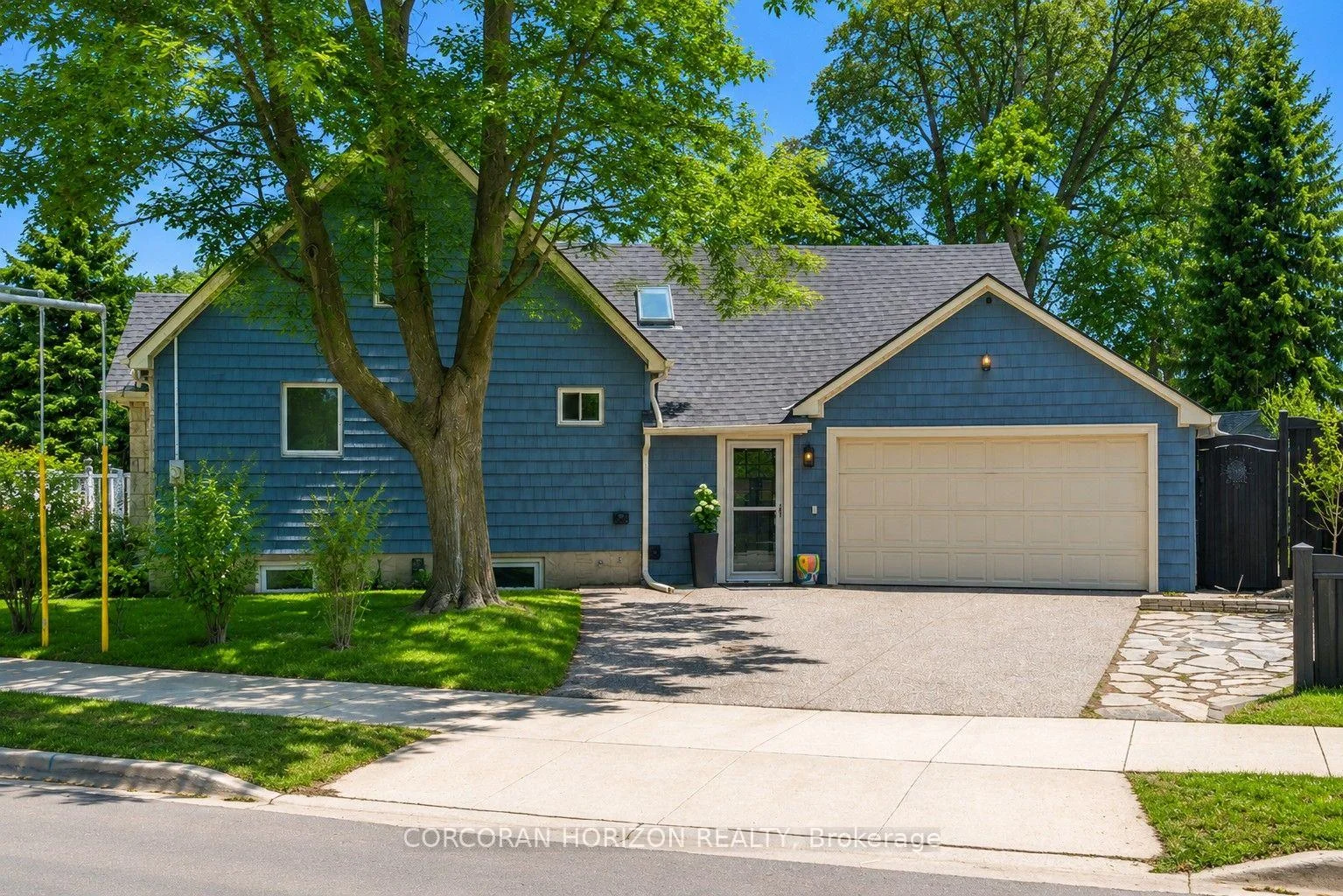 Photo of 296 Weber Street E