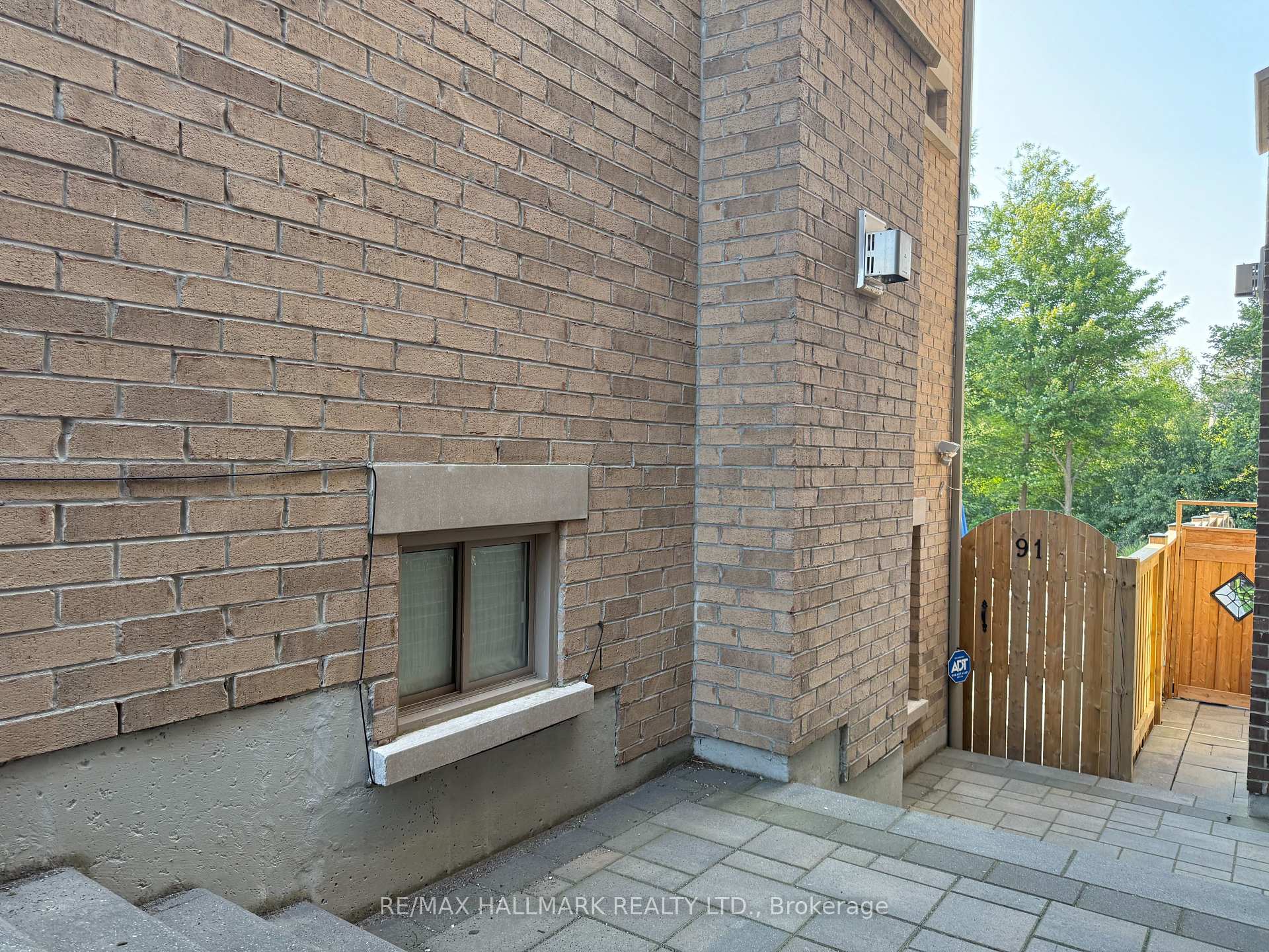 Photo 3 of Unit Lower Level, 91 Glensteeple Trail, Aurora, Aurora Estates — HOMEH