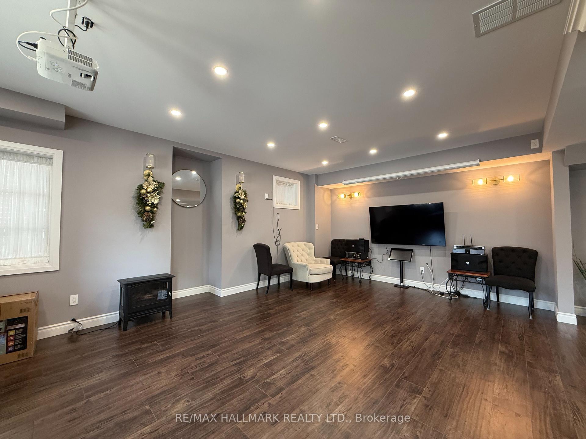 Photo 15 of Unit Lower Level, 91 Glensteeple Trail, Aurora, Aurora Estates — HOMEH