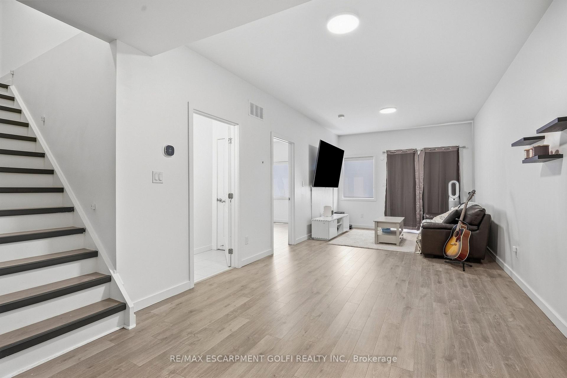 Photo 17 of 383 Chaffey Street, Welland, Lincoln/Crowland — HOMEH