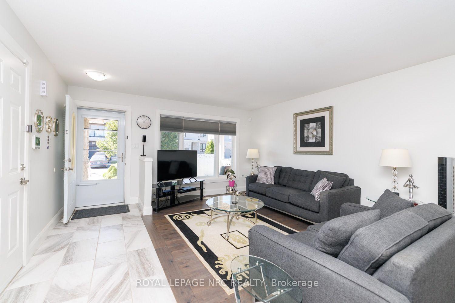 Photo 6 of 8057 Citation Road, Niagara Falls, Ascot — HOMEH