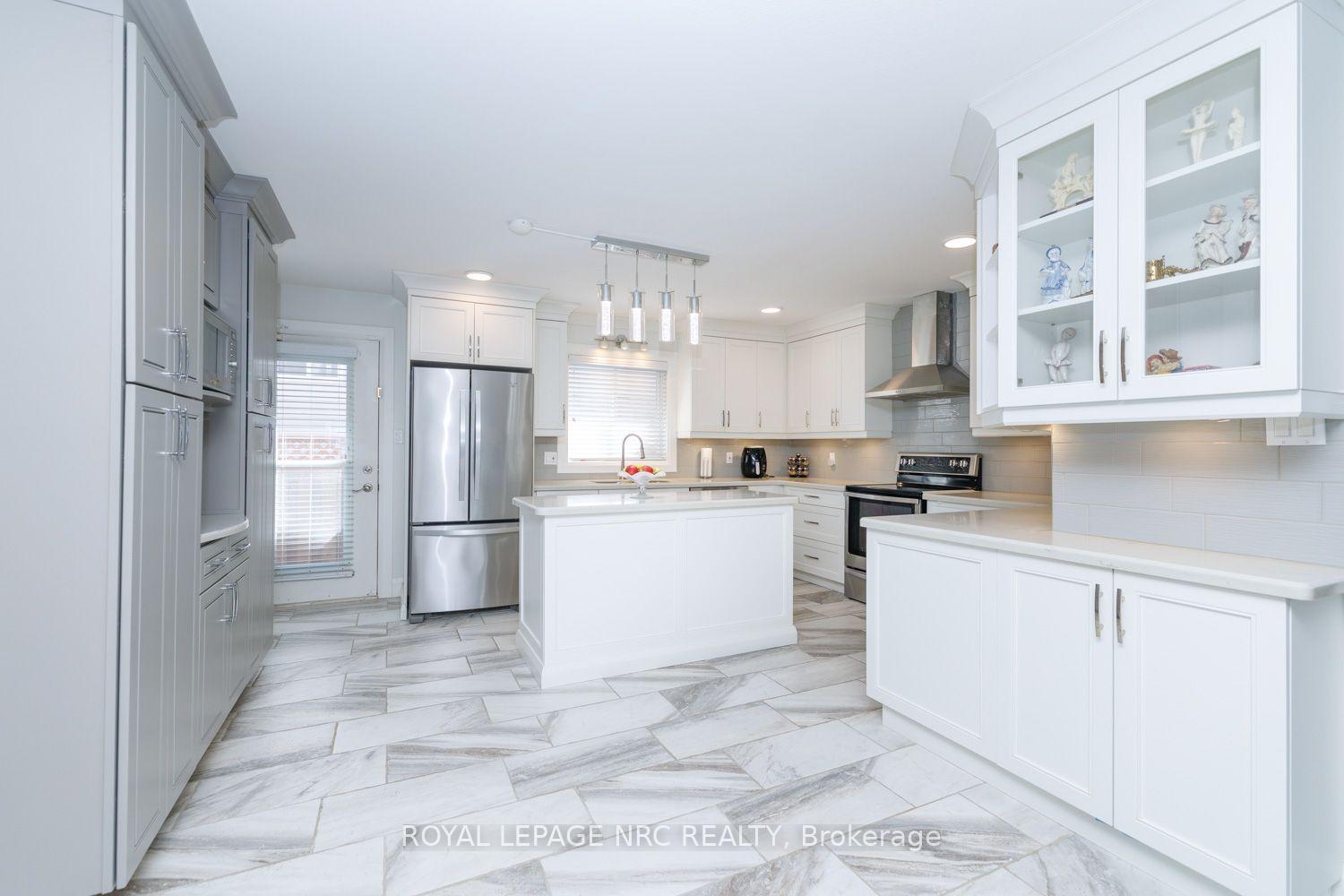Photo 11 of 8057 Citation Road, Niagara Falls, Ascot — HOMEH
