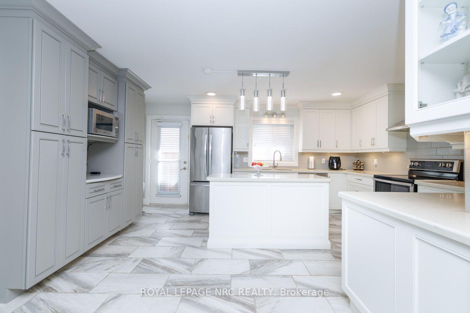 Photo 12 of 8057 Citation Road, Niagara Falls, Ascot — HOMEH