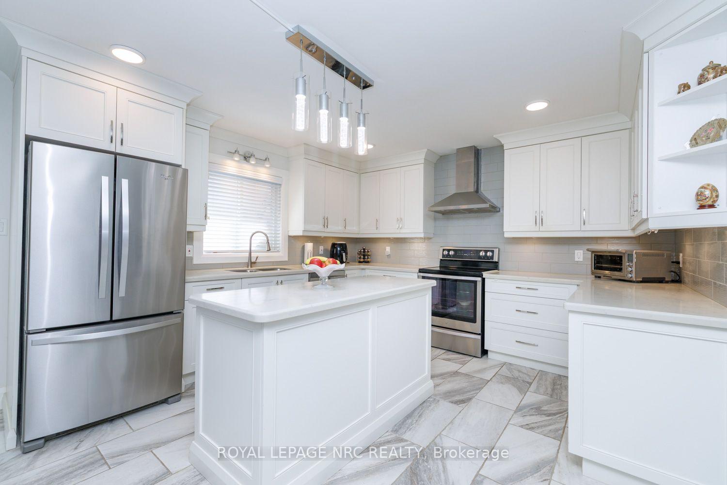 Photo 13 of 8057 Citation Road, Niagara Falls, Ascot — HOMEH