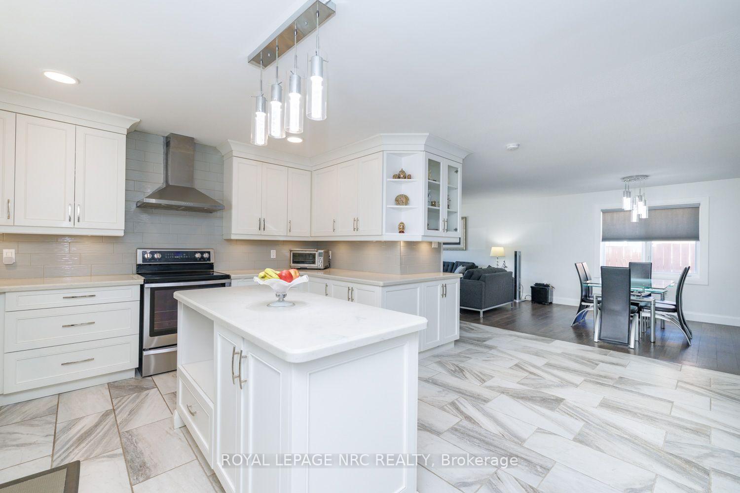 Photo 15 of 8057 Citation Road, Niagara Falls, Ascot — HOMEH