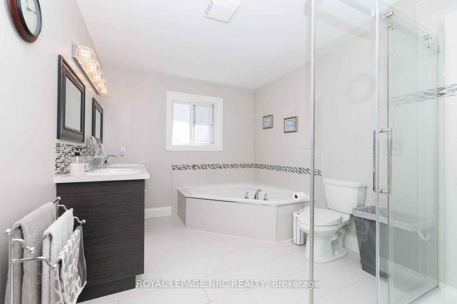 Photo 19 of 8057 Citation Road, Niagara Falls, Ascot — HOMEH