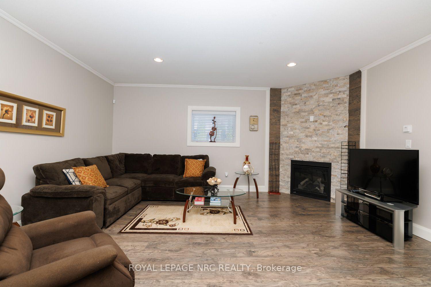 Photo 26 of 8057 Citation Road, Niagara Falls, Ascot — HOMEH