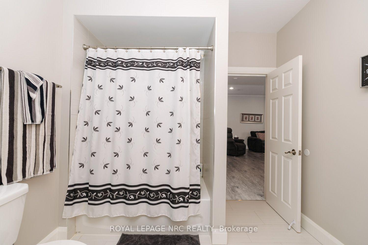 Photo 31 of 8057 Citation Road, Niagara Falls, Ascot — HOMEH