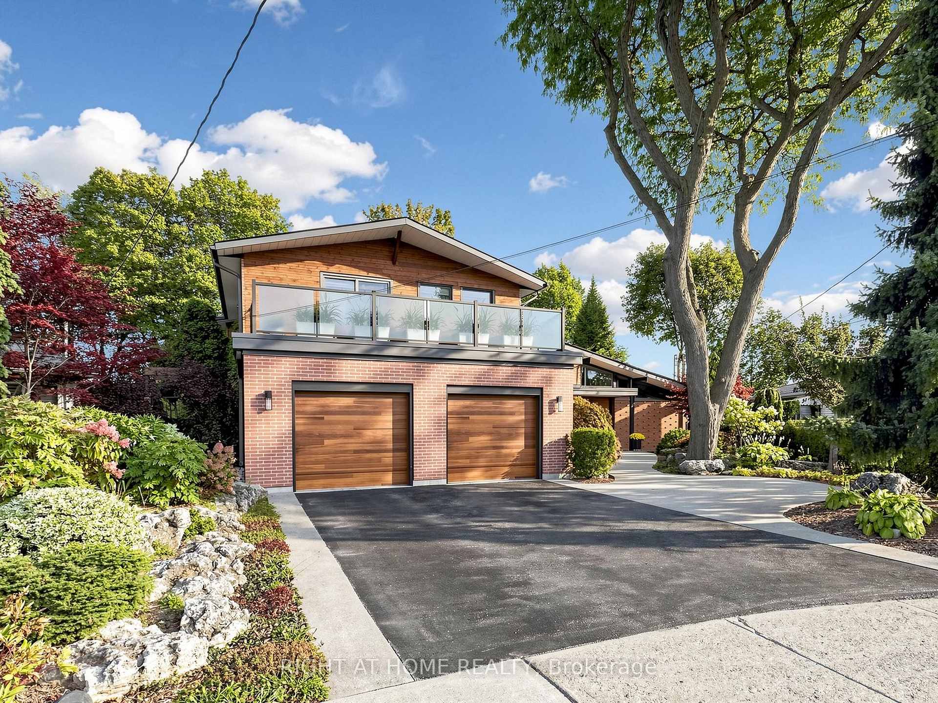 Photo 2 of 4 Grovetree Road, Etobicoke, Thistletown-Beaumonde Heights — HOMEH