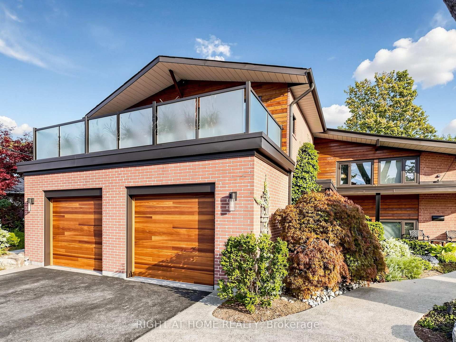 Photo 8 of 4 Grovetree Road, Etobicoke, Thistletown-Beaumonde Heights — HOMEH