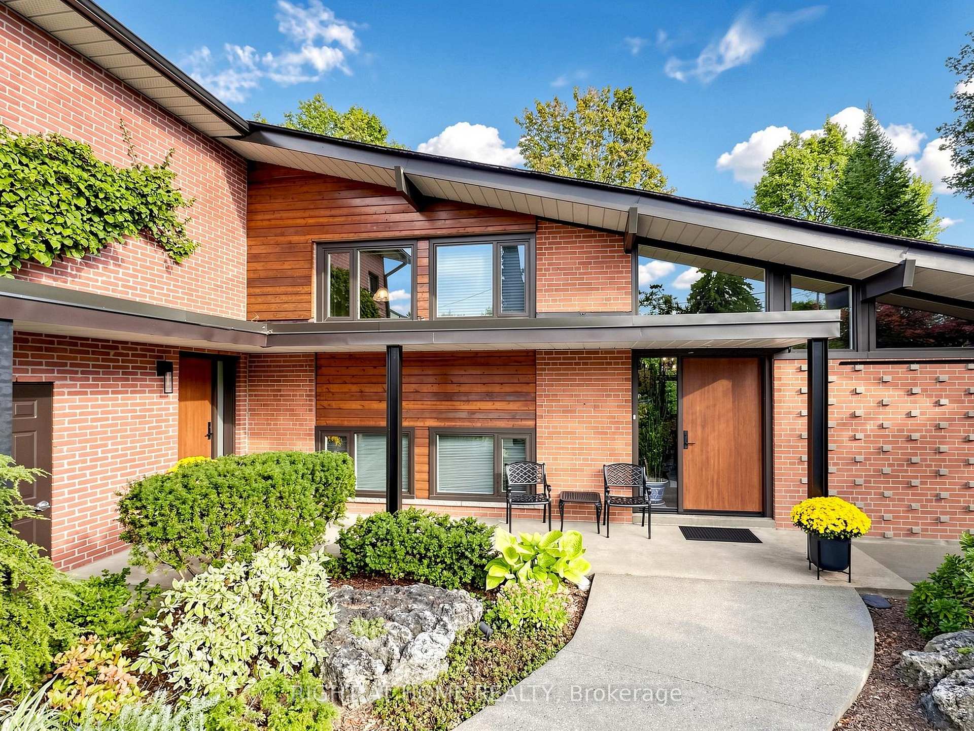 Photo 9 of 4 Grovetree Road, Etobicoke, Thistletown-Beaumonde Heights — HOMEH