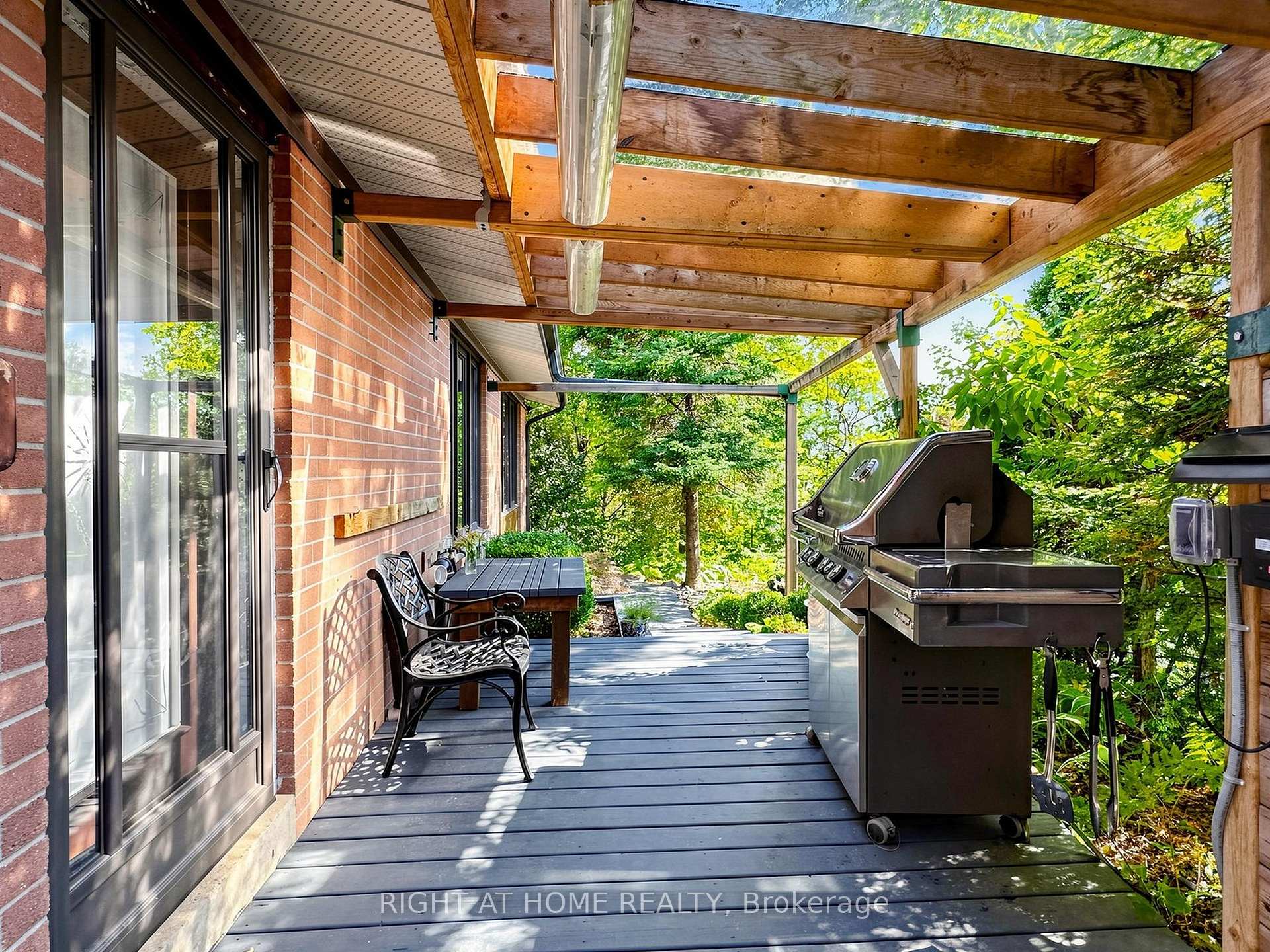 Photo 13 of 4 Grovetree Road, Etobicoke, Thistletown-Beaumonde Heights — HOMEH