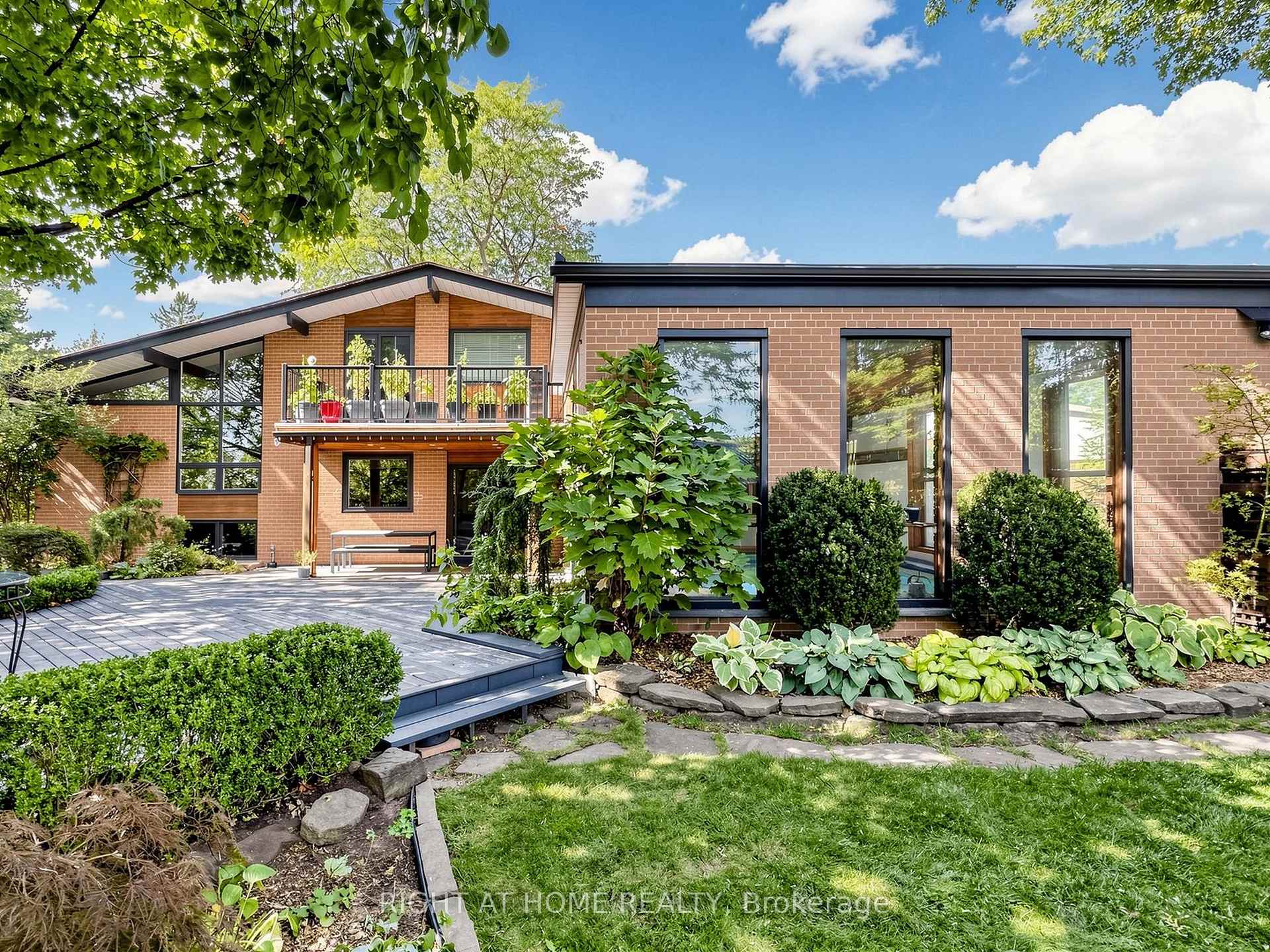 Photo 5 of 4 Grovetree Road, Etobicoke, Thistletown-Beaumonde Heights — HOMEH