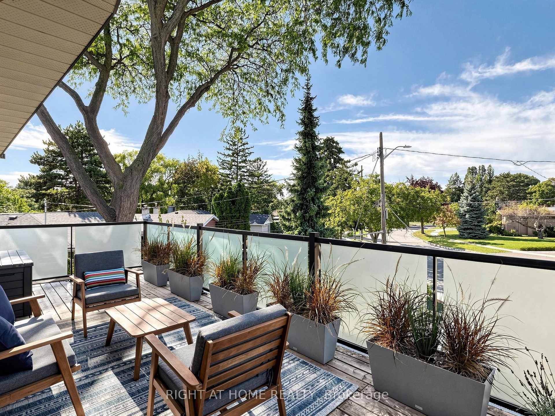 Photo 14 of 4 Grovetree Road, Etobicoke, Thistletown-Beaumonde Heights — HOMEH