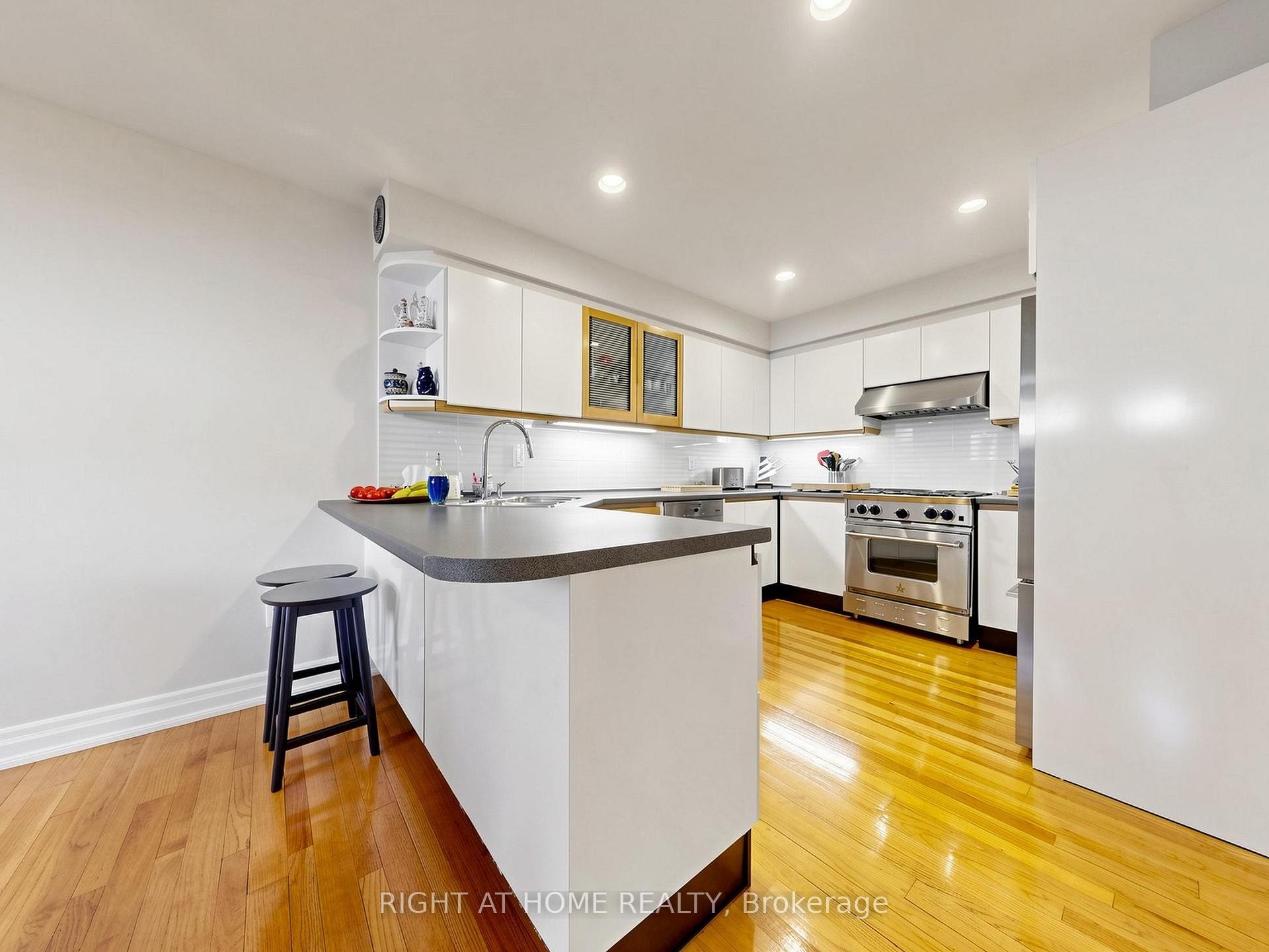 Photo 19 of 4 Grovetree Road, Etobicoke, Thistletown-Beaumonde Heights — HOMEH