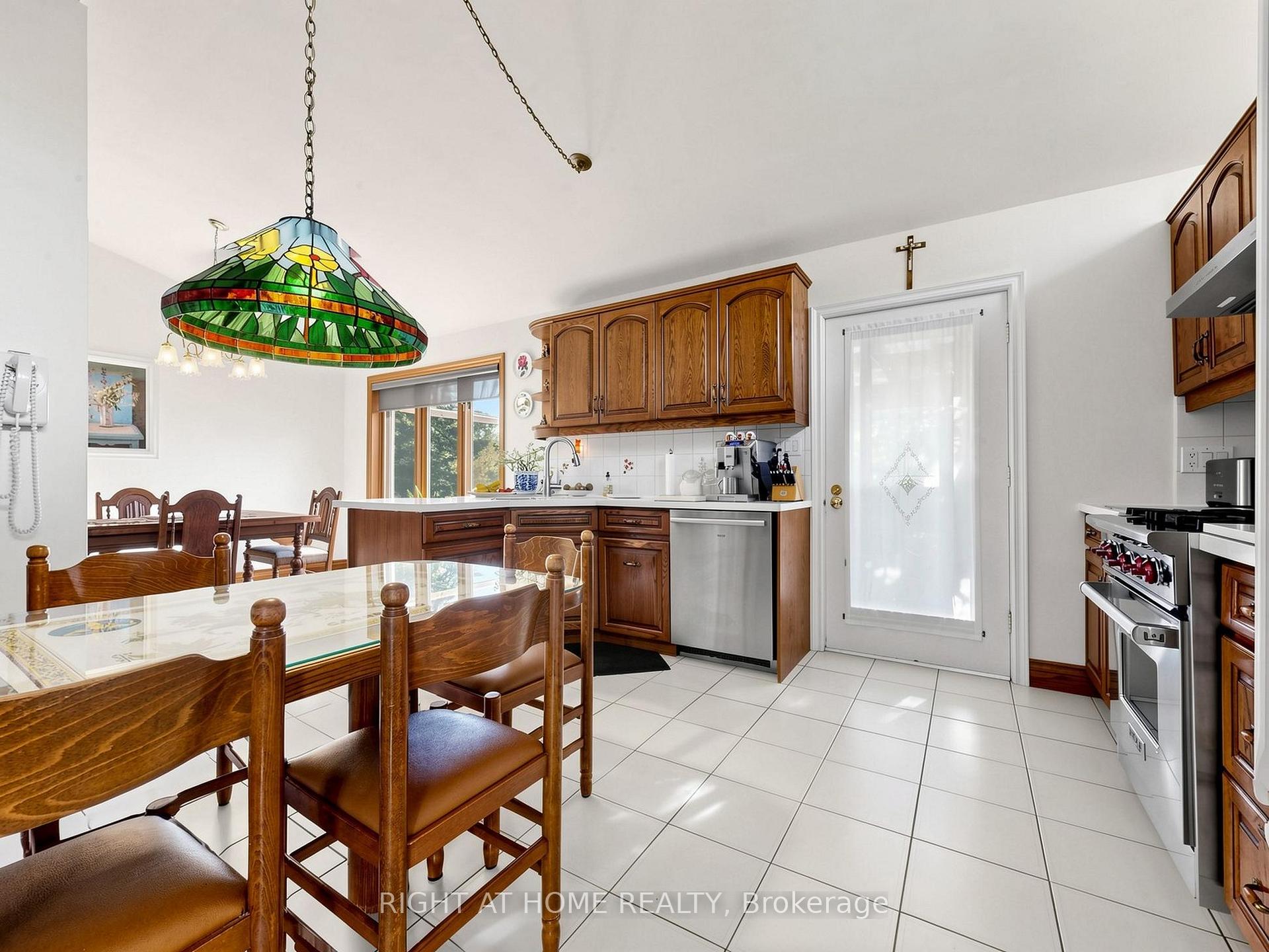 Photo 31 of 4 Grovetree Road, Etobicoke, Thistletown-Beaumonde Heights — HOMEH