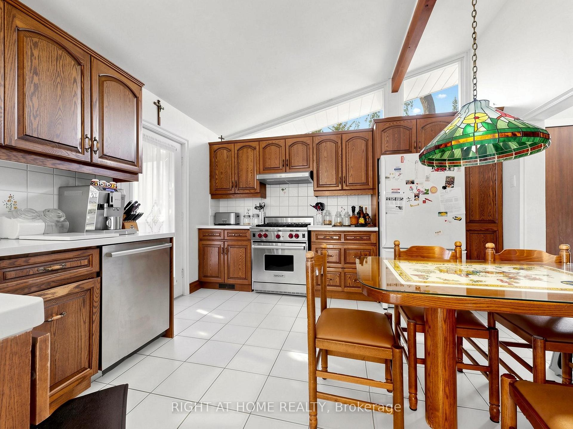 Photo 32 of 4 Grovetree Road, Etobicoke, Thistletown-Beaumonde Heights — HOMEH