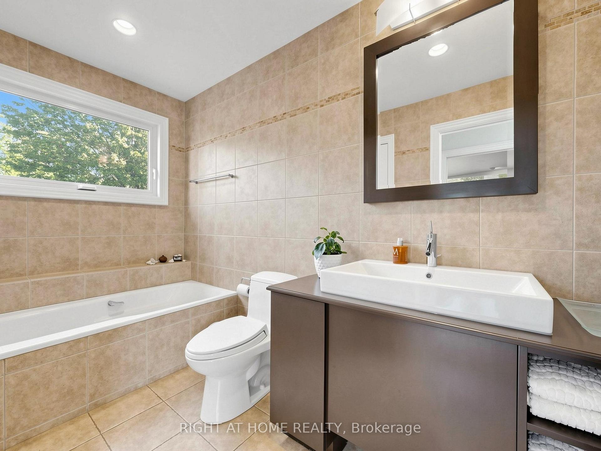 Photo 36 of 4 Grovetree Road, Etobicoke, Thistletown-Beaumonde Heights — HOMEH