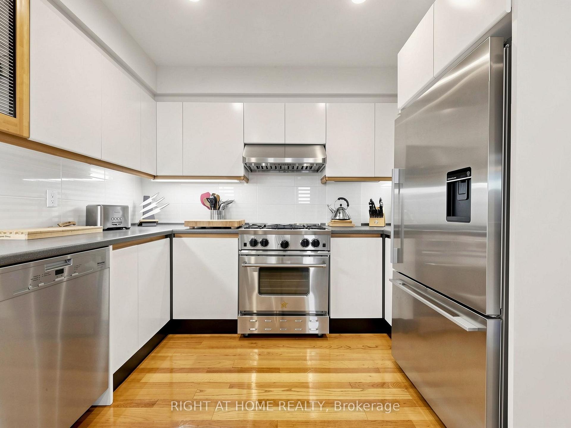 Photo 51 of 4 Grovetree Road, Etobicoke, Thistletown-Beaumonde Heights — HOMEH