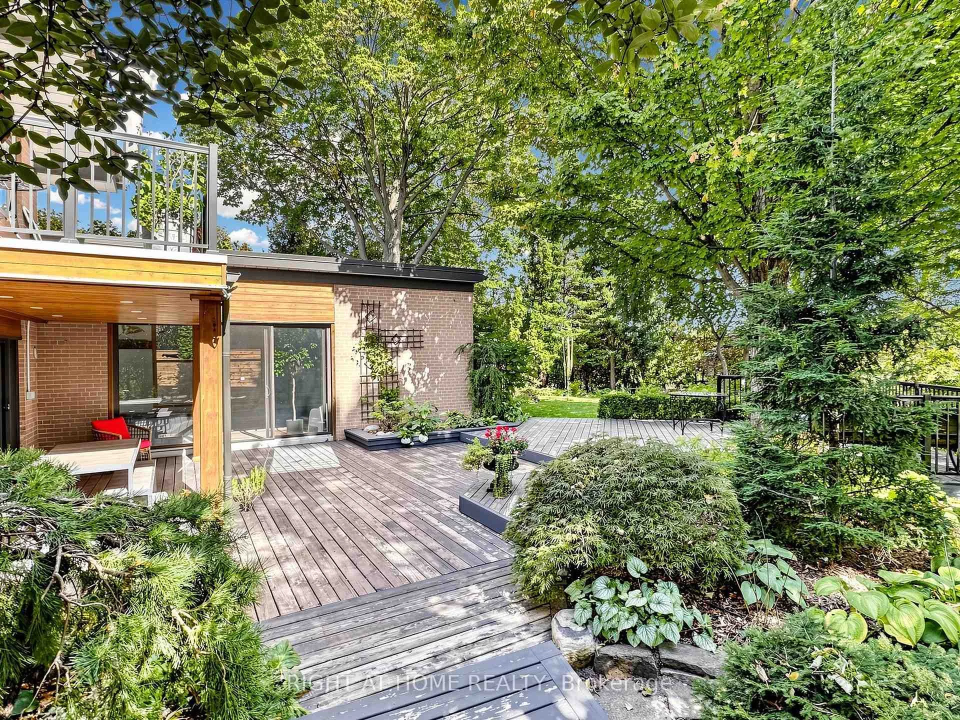 Photo 10 of 4 Grovetree Road, Etobicoke, Thistletown-Beaumonde Heights — HOMEH