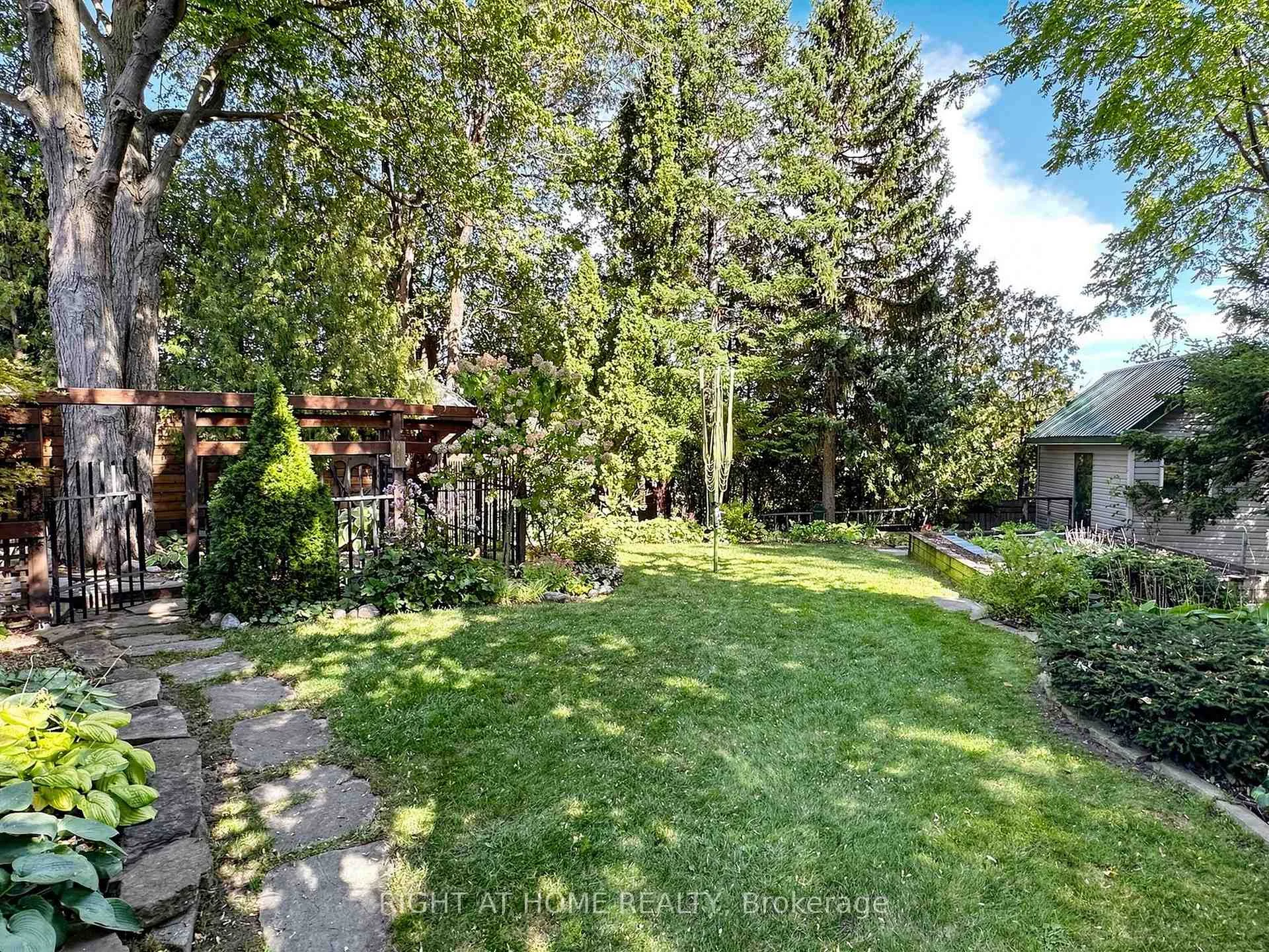Photo 15 of 4 Grovetree Road, Etobicoke, Thistletown-Beaumonde Heights — HOMEH