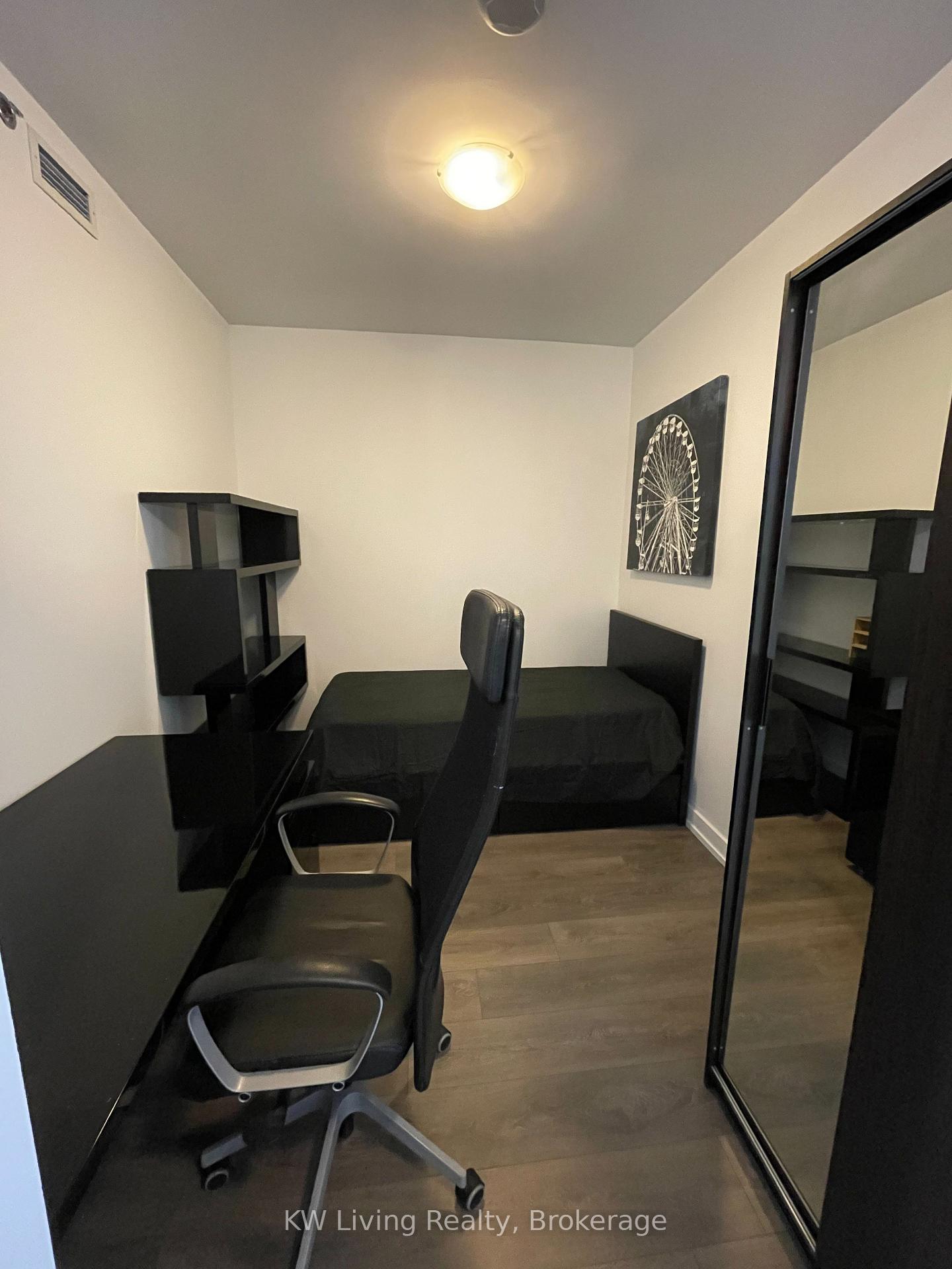 Photo 9 of Unit Ph301, 426 University Avenue, Toronto, Kensington-Chinatown — HOMEH