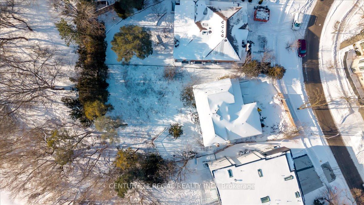 Photo 9 of 11 Montressor Drive, North York, St. Andrew-Windfields — HOMEH
