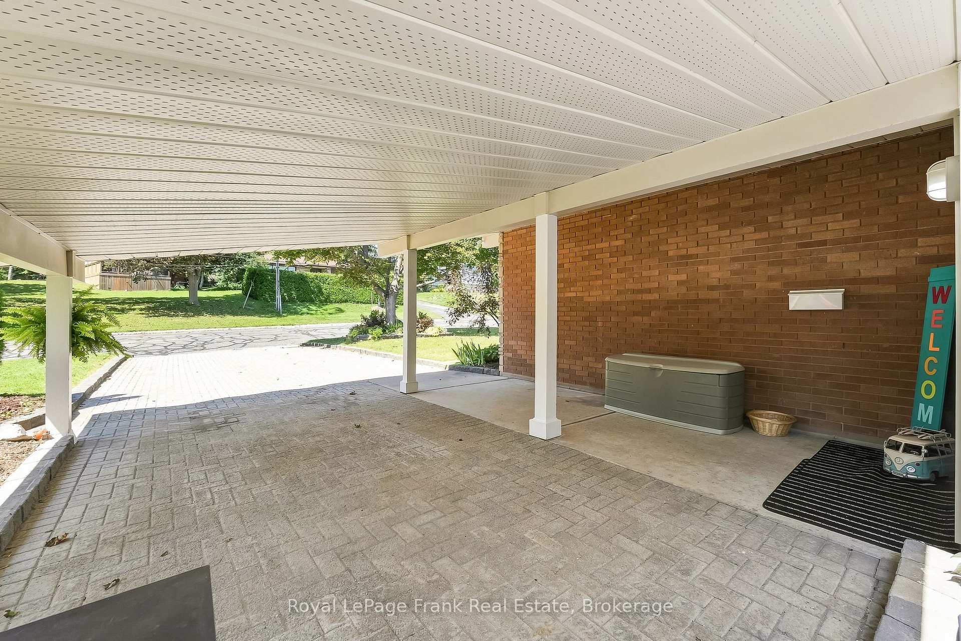 Photo 4 of 2 Crestwood Avenue, Peterborough, Monaghan Ward 2 — HOMEH
