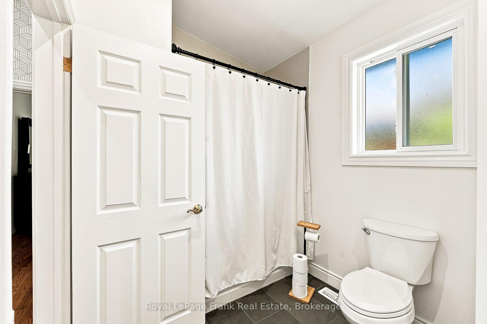 Photo 23 of 2 Crestwood Avenue, Peterborough, Monaghan Ward 2 — HOMEH