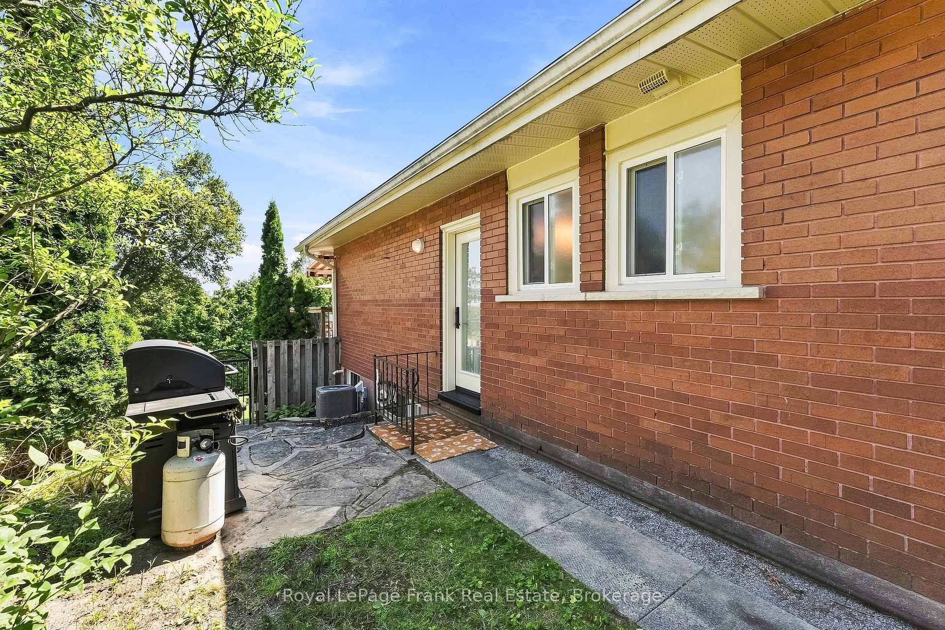Photo 33 of 2 Crestwood Avenue, Peterborough, Monaghan Ward 2 — HOMEH