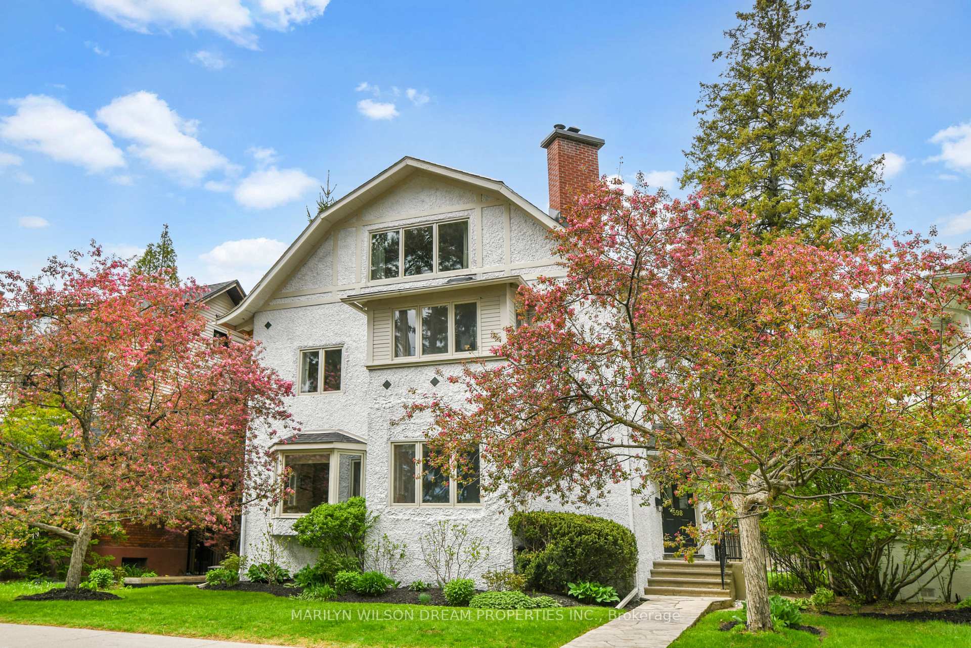 Photo of 598 Queen Elizabeth Drive