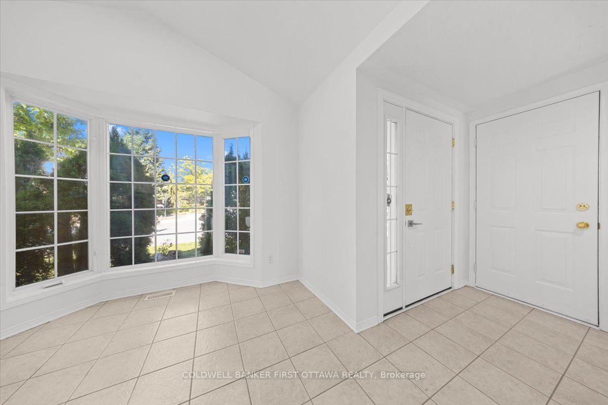 Photo 5 of 81 Baypointe Crescent, Ottawa, Barrhaven East — HOMEH