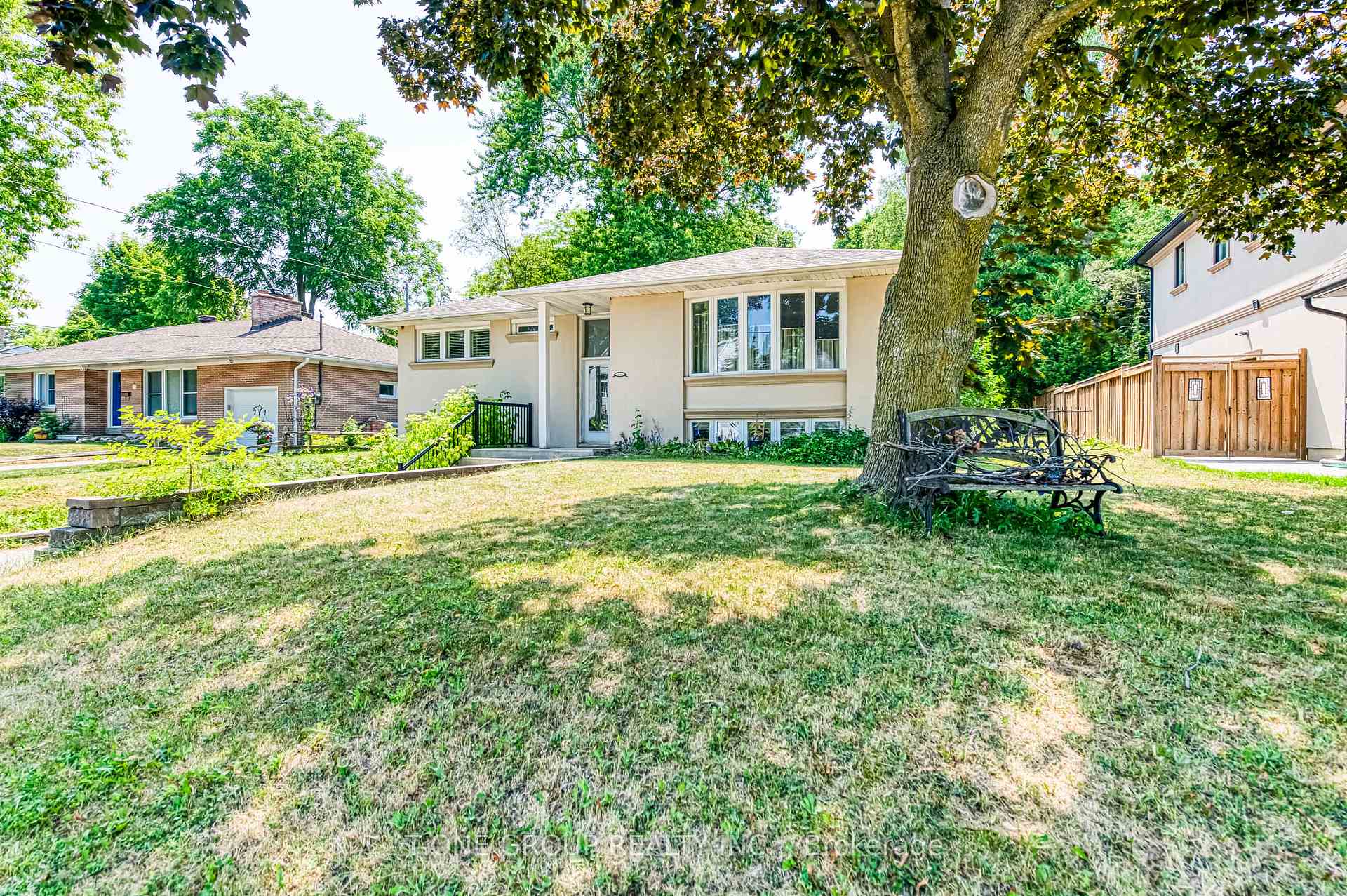 Photo 5 of 64 Hawkridge Avenue, Markham, Bullock — HOMEH