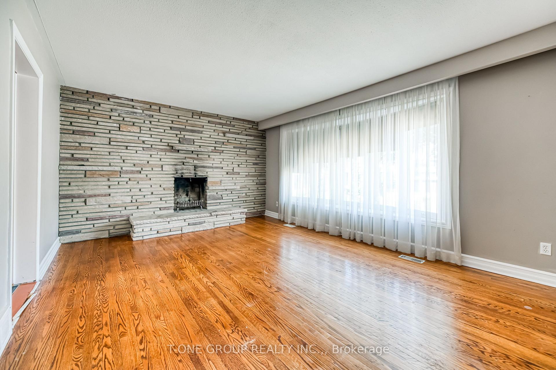 Photo 13 of 64 Hawkridge Avenue, Markham, Bullock — HOMEH