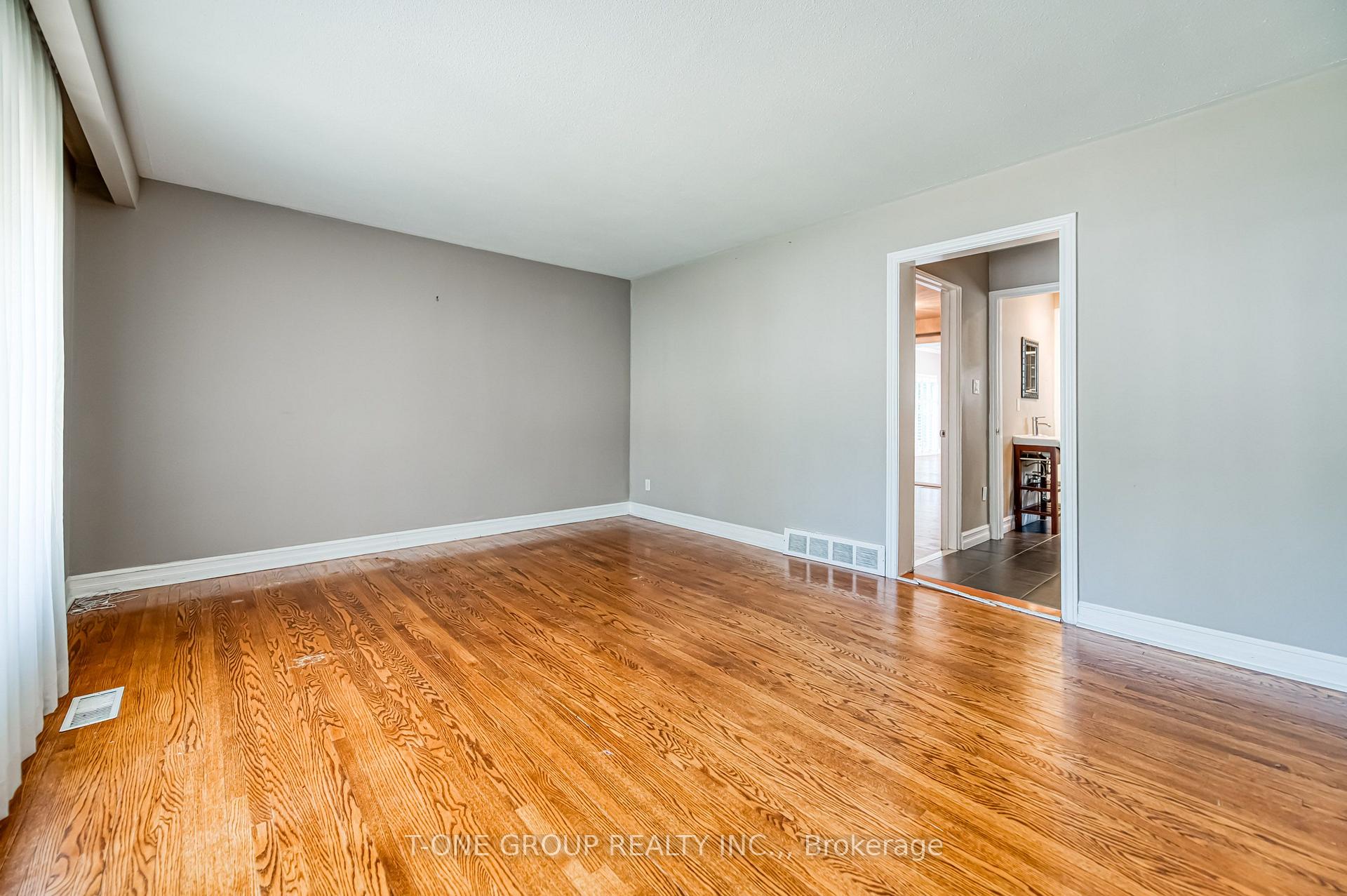 Photo 15 of 64 Hawkridge Avenue, Markham, Bullock — HOMEH
