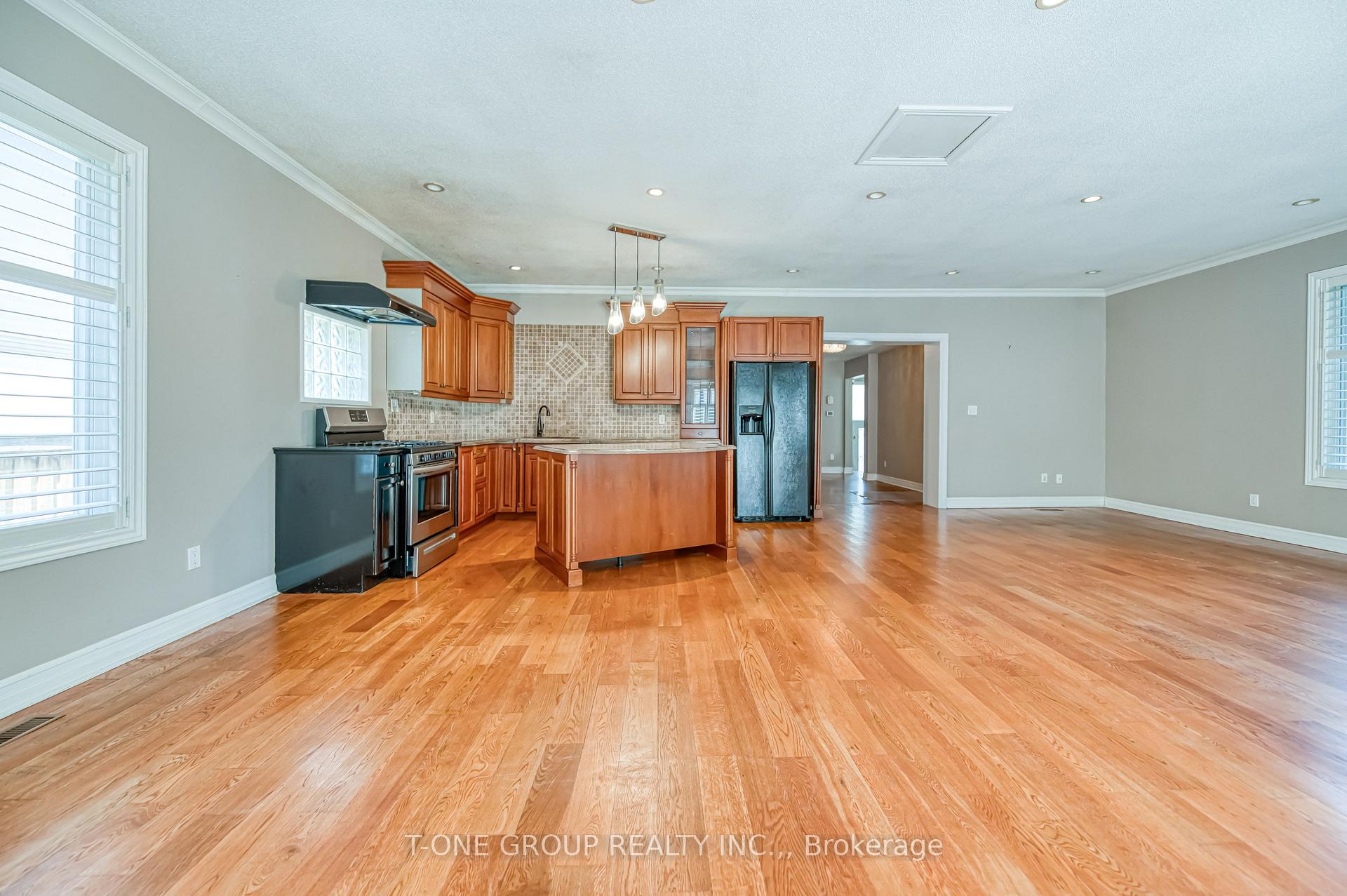 Photo 24 of 64 Hawkridge Avenue, Markham, Bullock — HOMEH