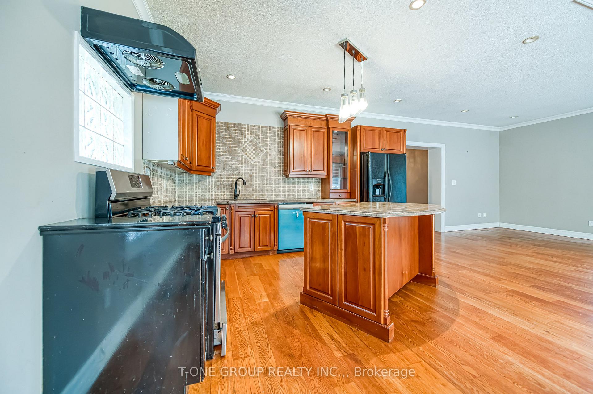 Photo 27 of 64 Hawkridge Avenue, Markham, Bullock — HOMEH