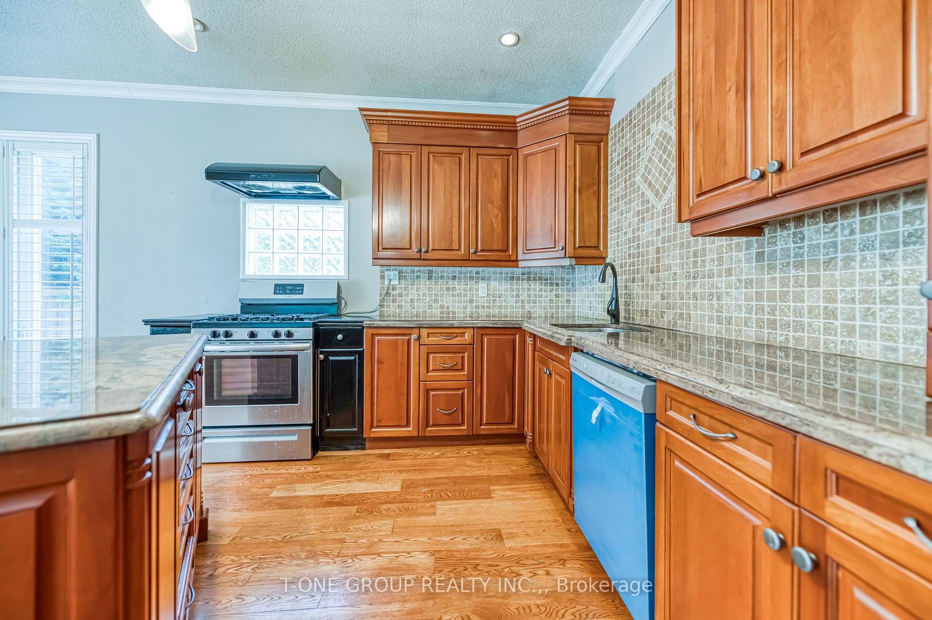 Photo 31 of 64 Hawkridge Avenue, Markham, Bullock — HOMEH