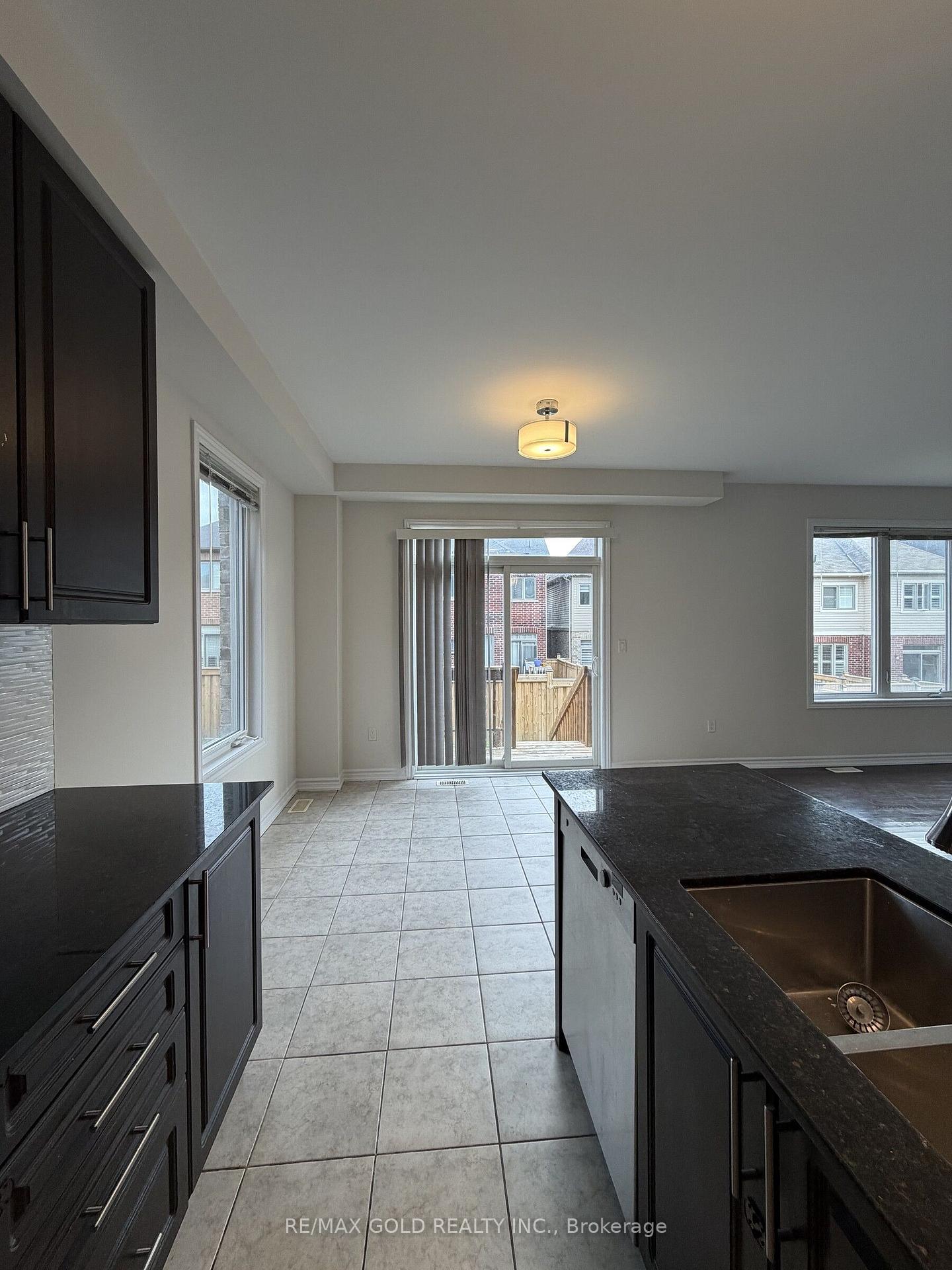 Photo 4 of 1243 Ronald Inche Drive, Oshawa, Taunton — HOMEH