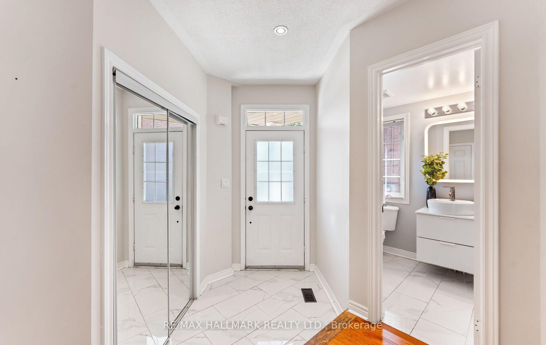 Photo 5 of 17 Rushingbrook Drive, Richmond Hill, Rouge Woods — HOMEH
