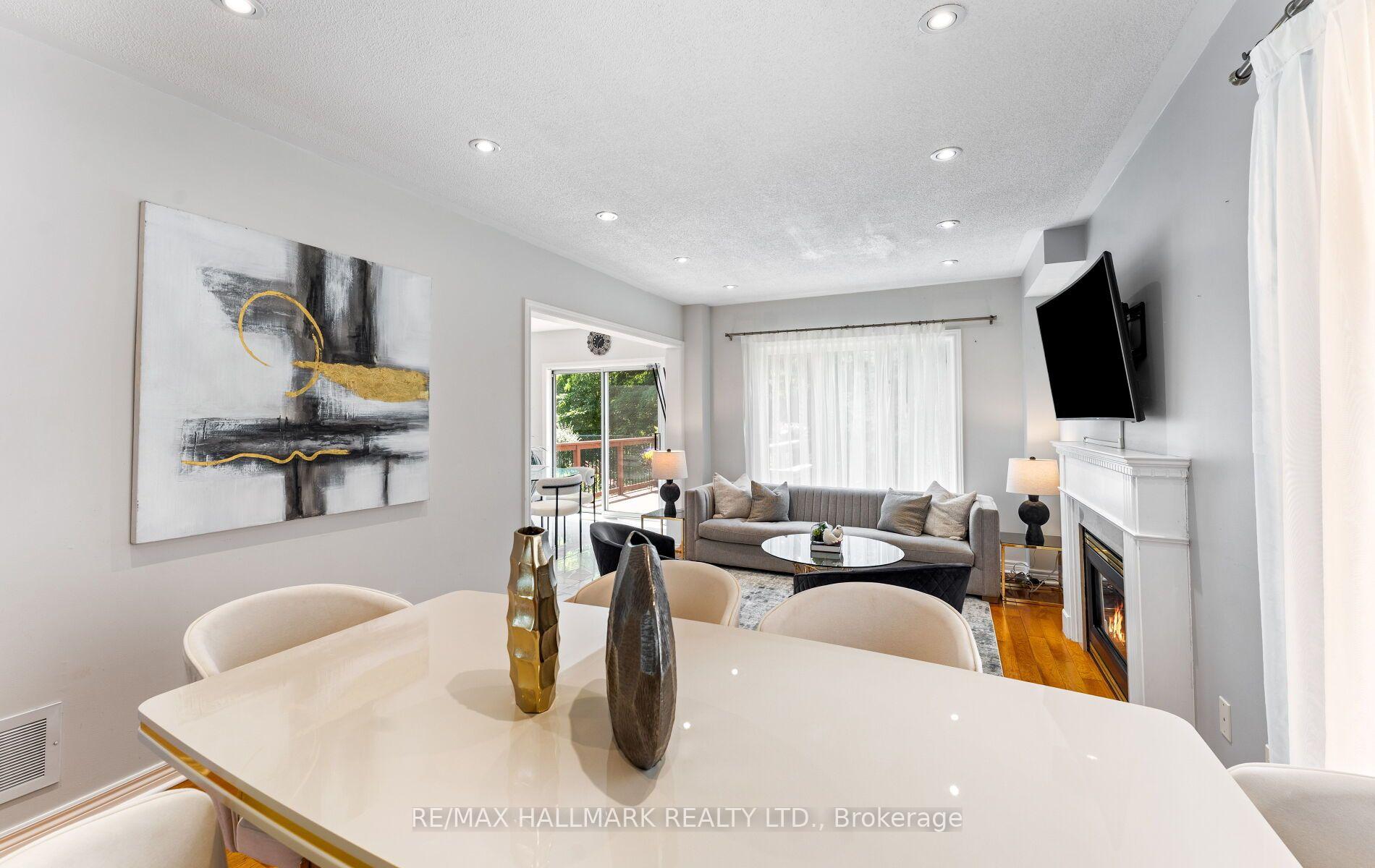 Photo 10 of 17 Rushingbrook Drive, Richmond Hill, Rouge Woods — HOMEH