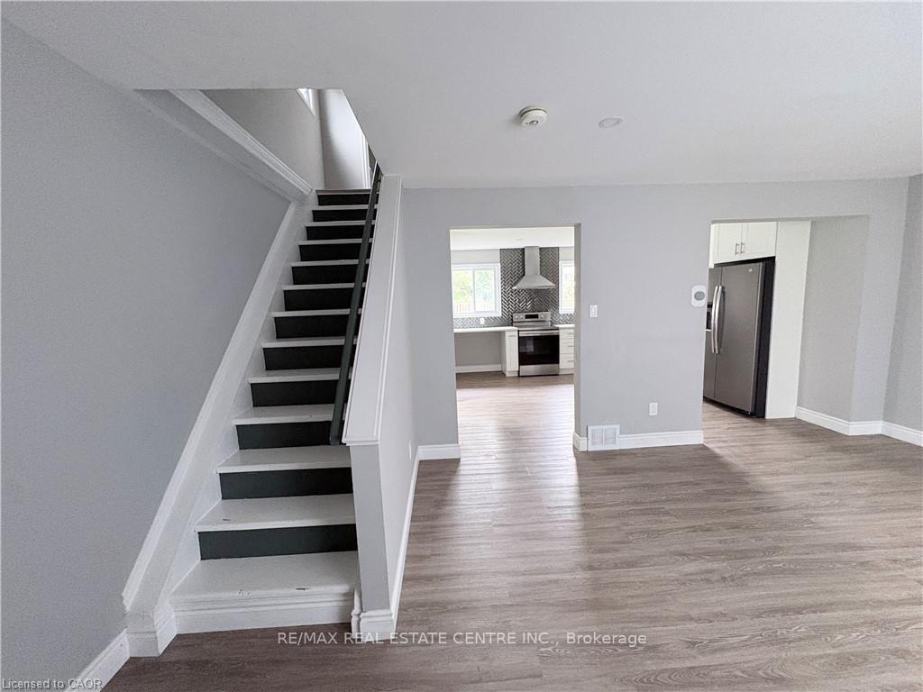 Photo 6 of 216 Brunswick Crescent, London, North I — HOMEH