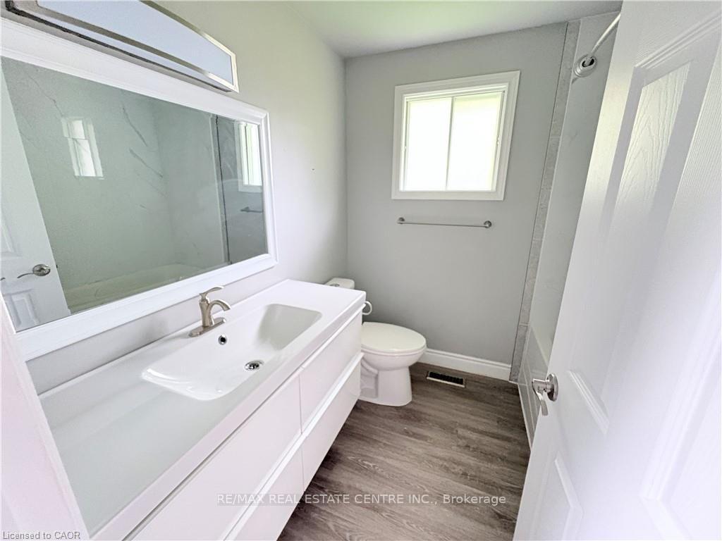 Photo 14 of 216 Brunswick Crescent, London, North I — HOMEH