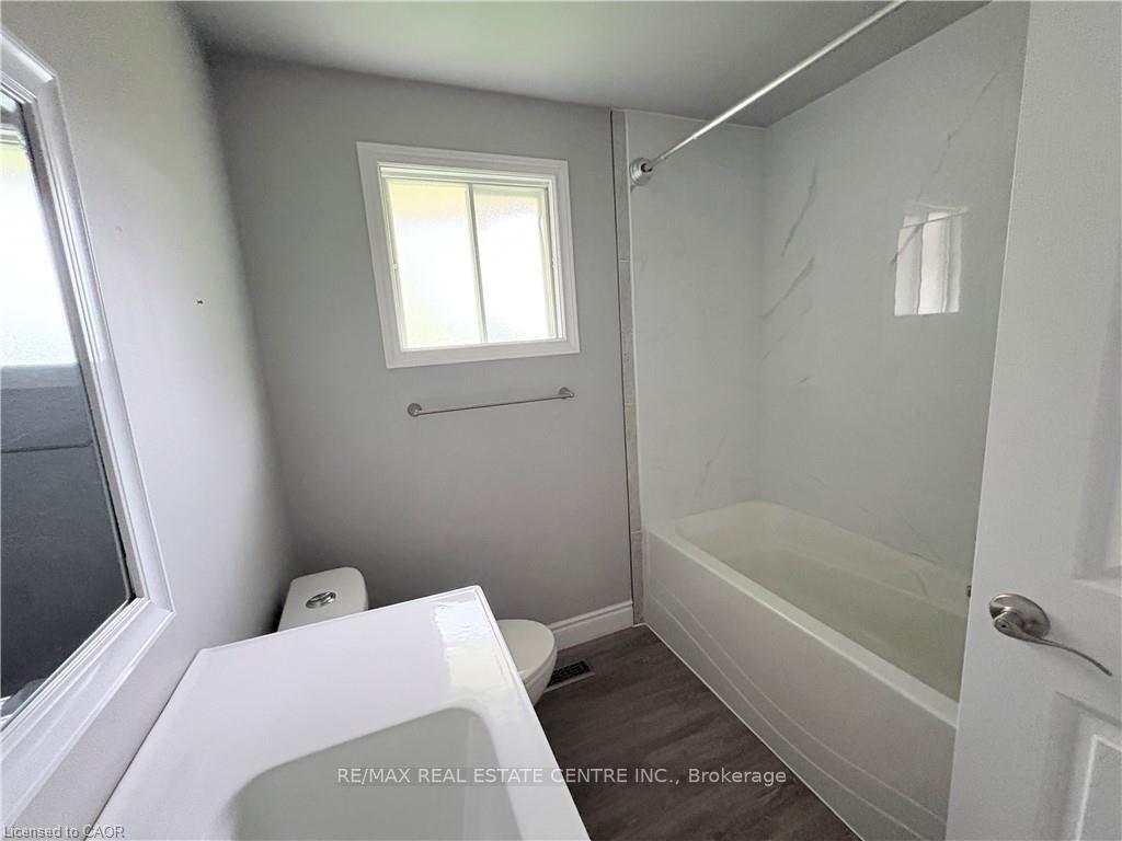Photo 15 of 216 Brunswick Crescent, London, North I — HOMEH